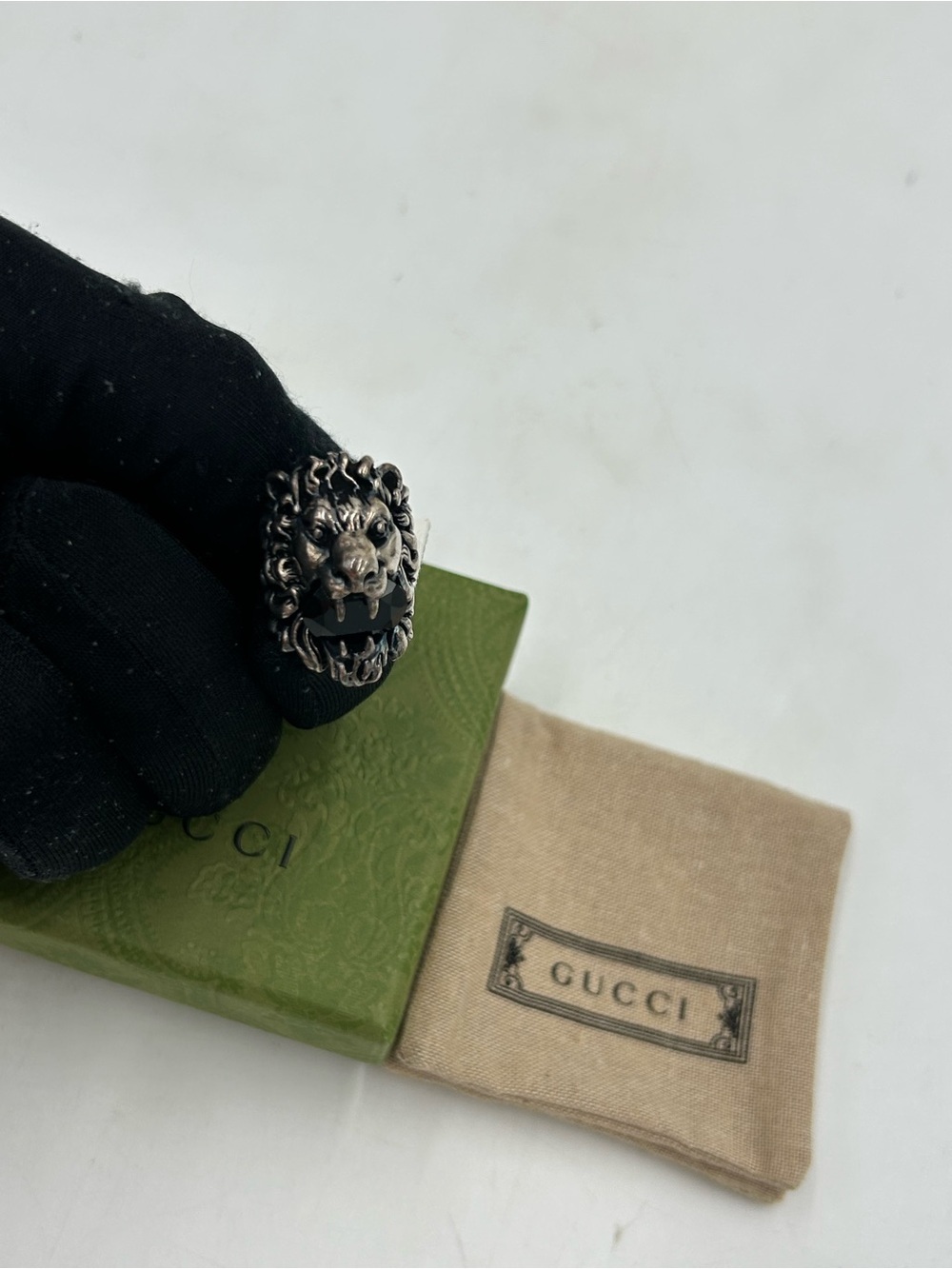 Unisex Gucci, iconic Lionhead silver ring featuring black crystal size 10 Italy - Picture 4 of 11